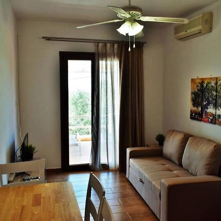 Meltemi Appartment Patitiri  Ngoại thất bức ảnh