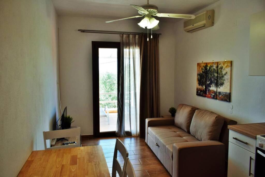 Meltemi Appartment Patitiri  Ngoại thất bức ảnh